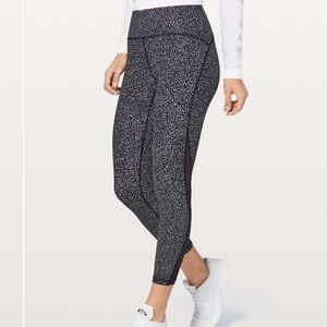 Lululemon Train Times 7/8 Black & White Patterned Leggings sz 4